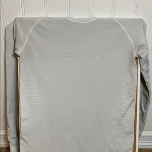 White ivivva work out long sleeve
